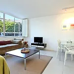 Large 1 Bedroom St Martini Apartment At Company Gardens