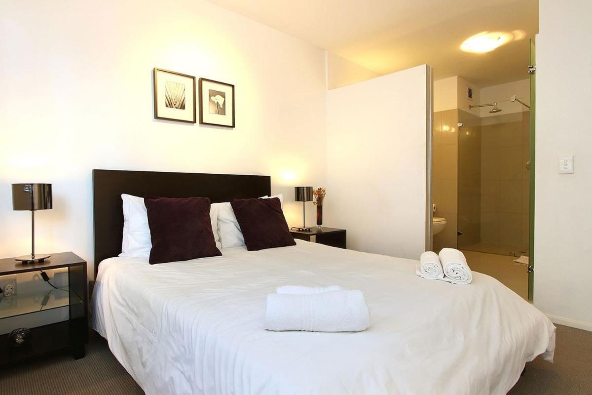 Large 1 Bedroom St Martini At Company Gardens Apartment Cape Town