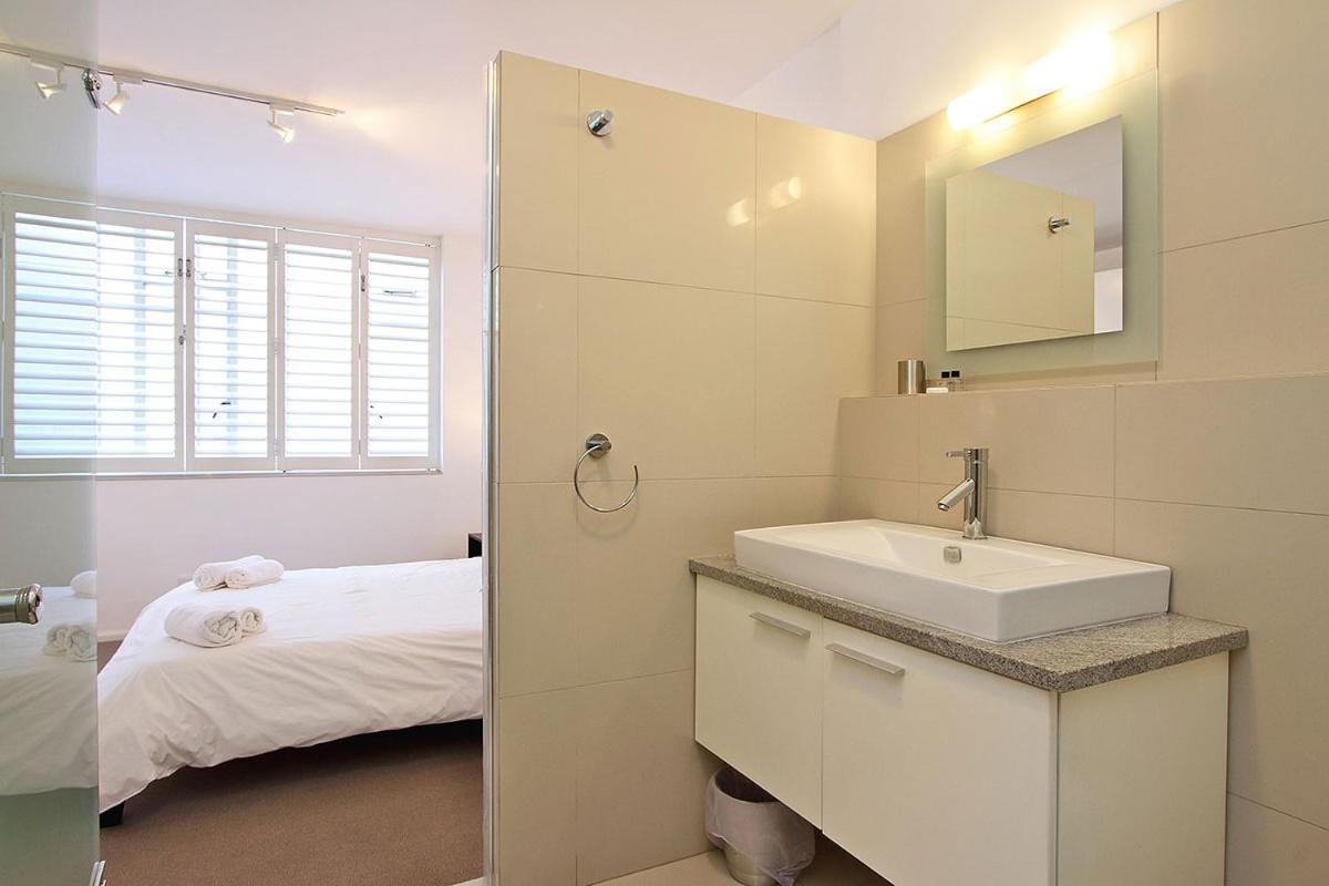 Large 1 Bedroom St Martini At Company Gardens * Cape Town