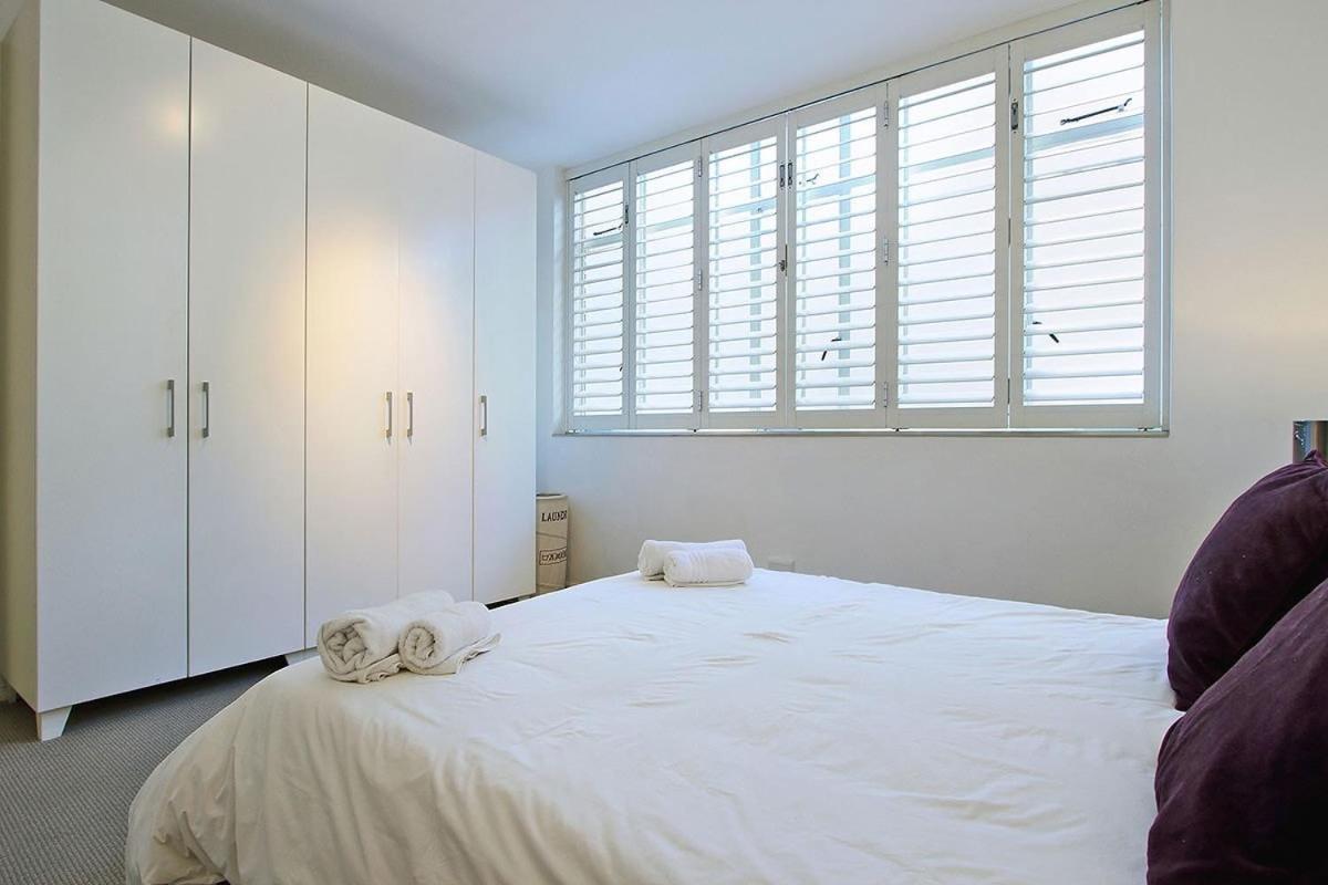Large 1 Bedroom St Martini At Company Gardens Apartment Cape Town