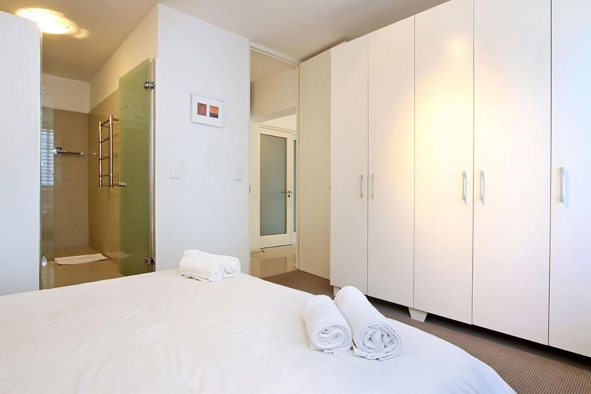 Large 1 Bedroom St Martini At Company Gardens Cape Town