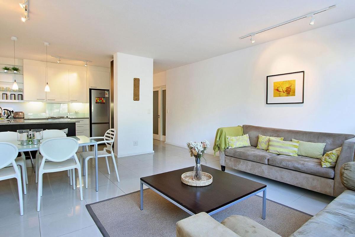 Large 1 Bedroom St Martini At Company Gardens * Cape Town