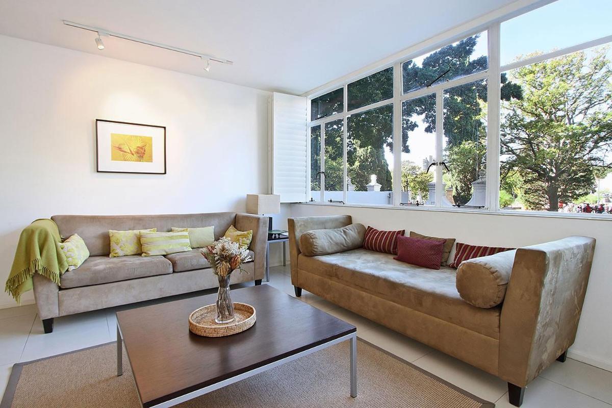 Large 1 Bedroom St Martini At Company Gardens Cape Town