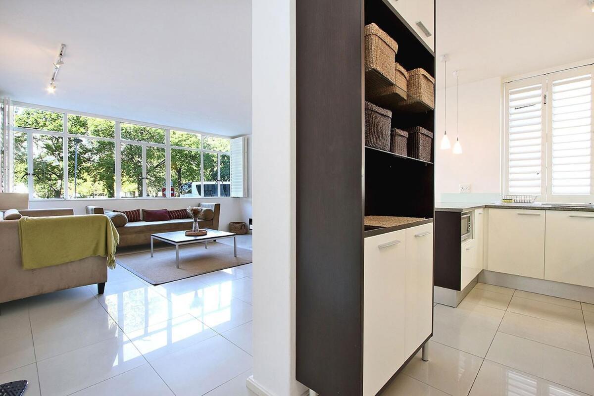 Large 1 Bedroom St Martini At Company Gardens Apartment