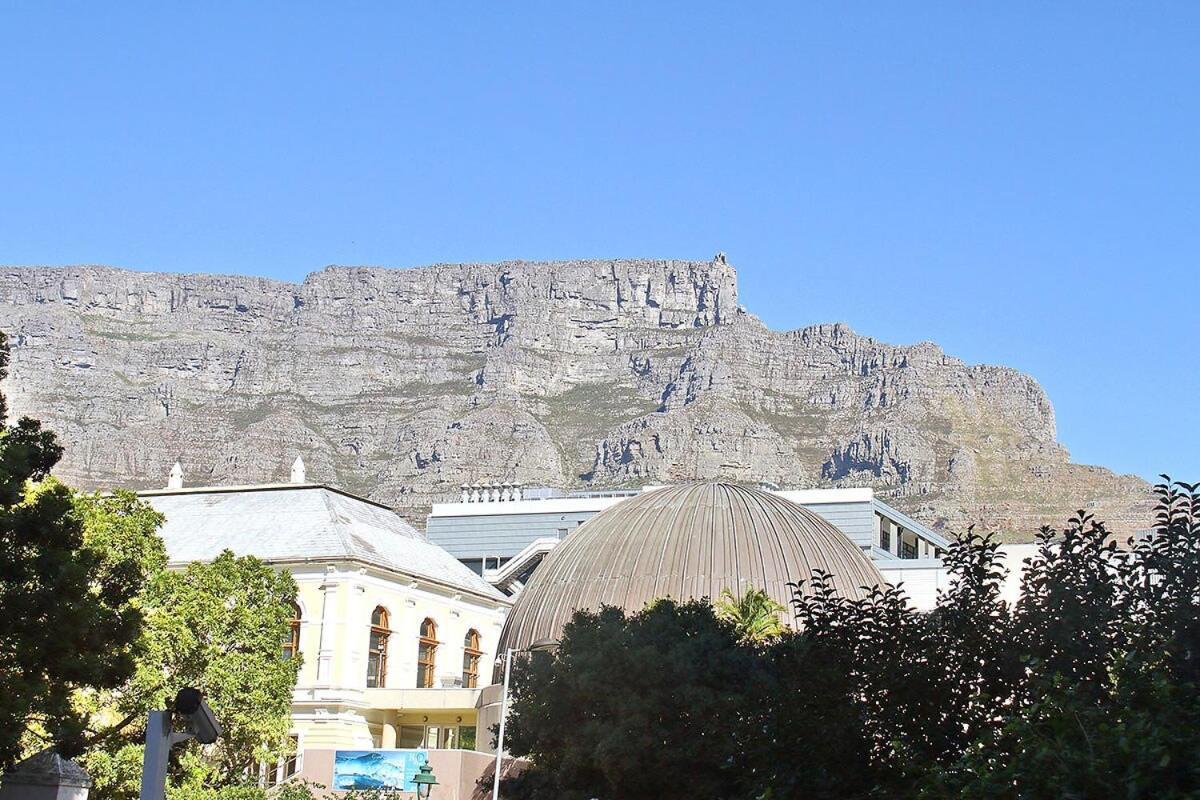 Apartment Large 1 Bedroom St Martini At Company Gardens Cape Town