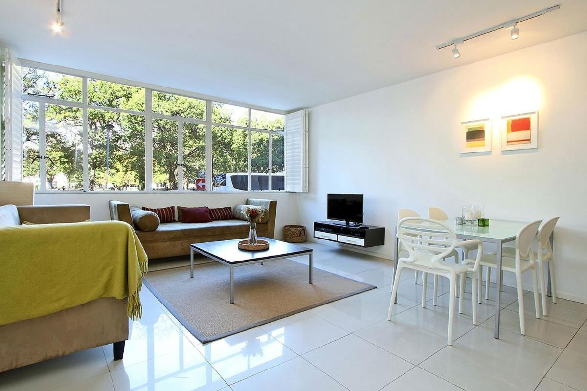 Large 1 Bedroom St Martini At Company Gardens