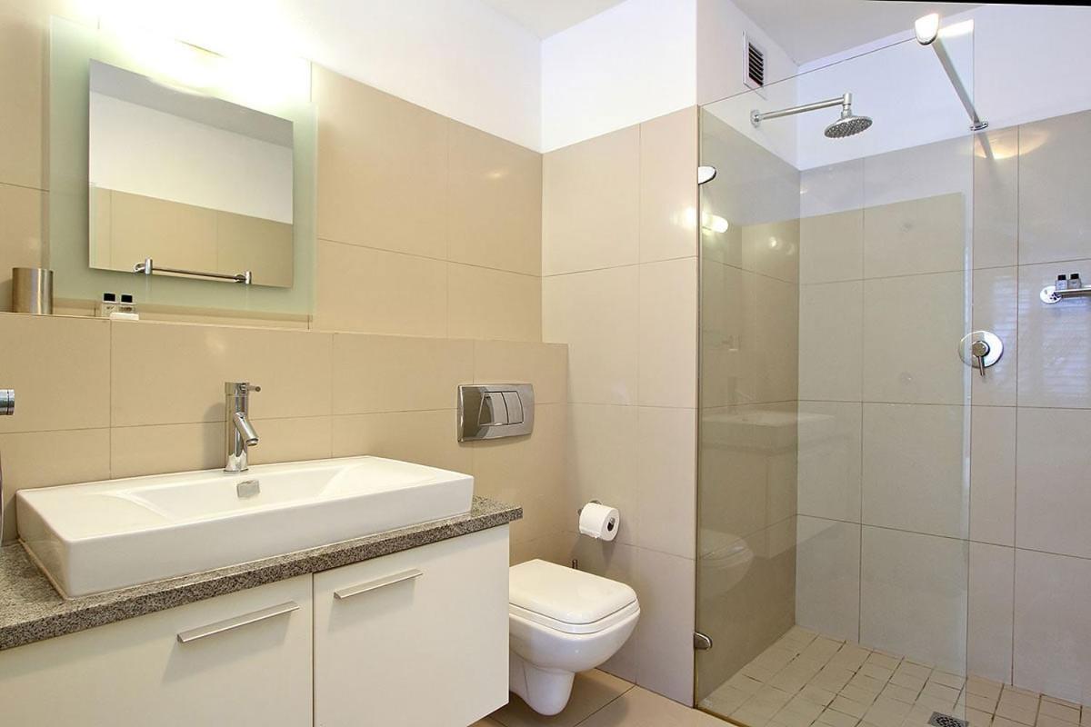 Apartment Large 1 Bedroom St Martini At Company Gardens *